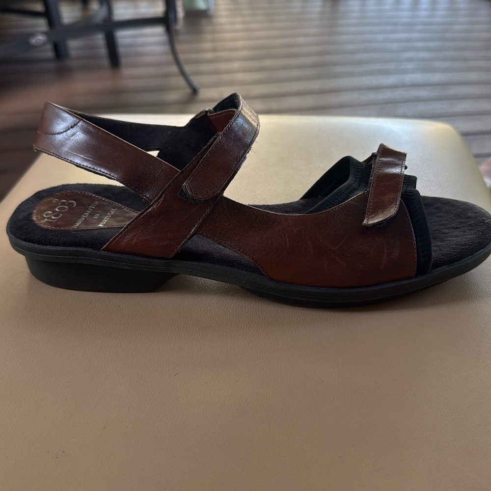 1803 Women's Carmel Leather Sandals Hook & Loop Closure Size 41